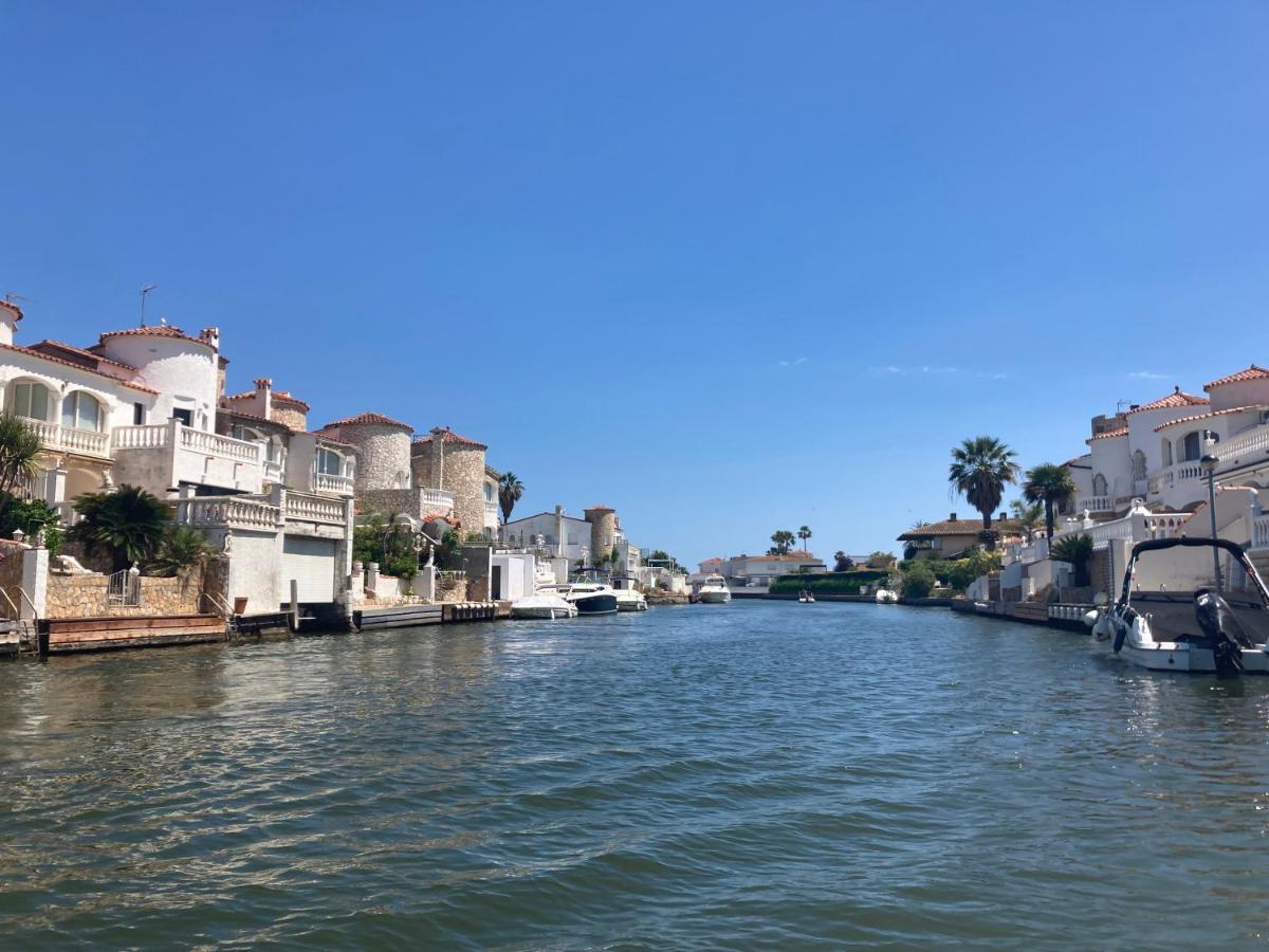 Charmante Maison Coeur De Ville 650M Plage Empuriabrava Esterno foto